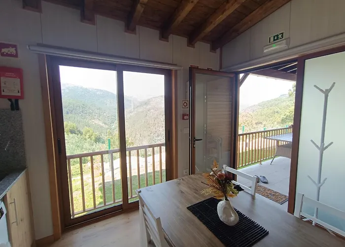 בית נופש Quinta Da Resteva Chale Boavista Louredo (Braga)