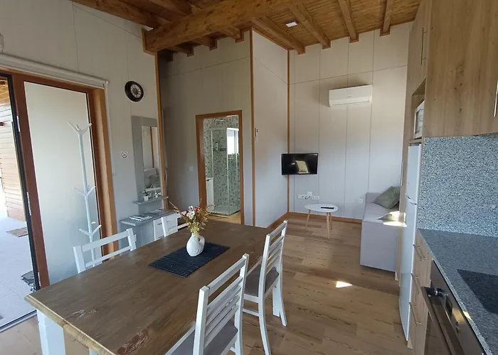 בית נופש Quinta Da Resteva Chale Boavista Louredo (Braga)